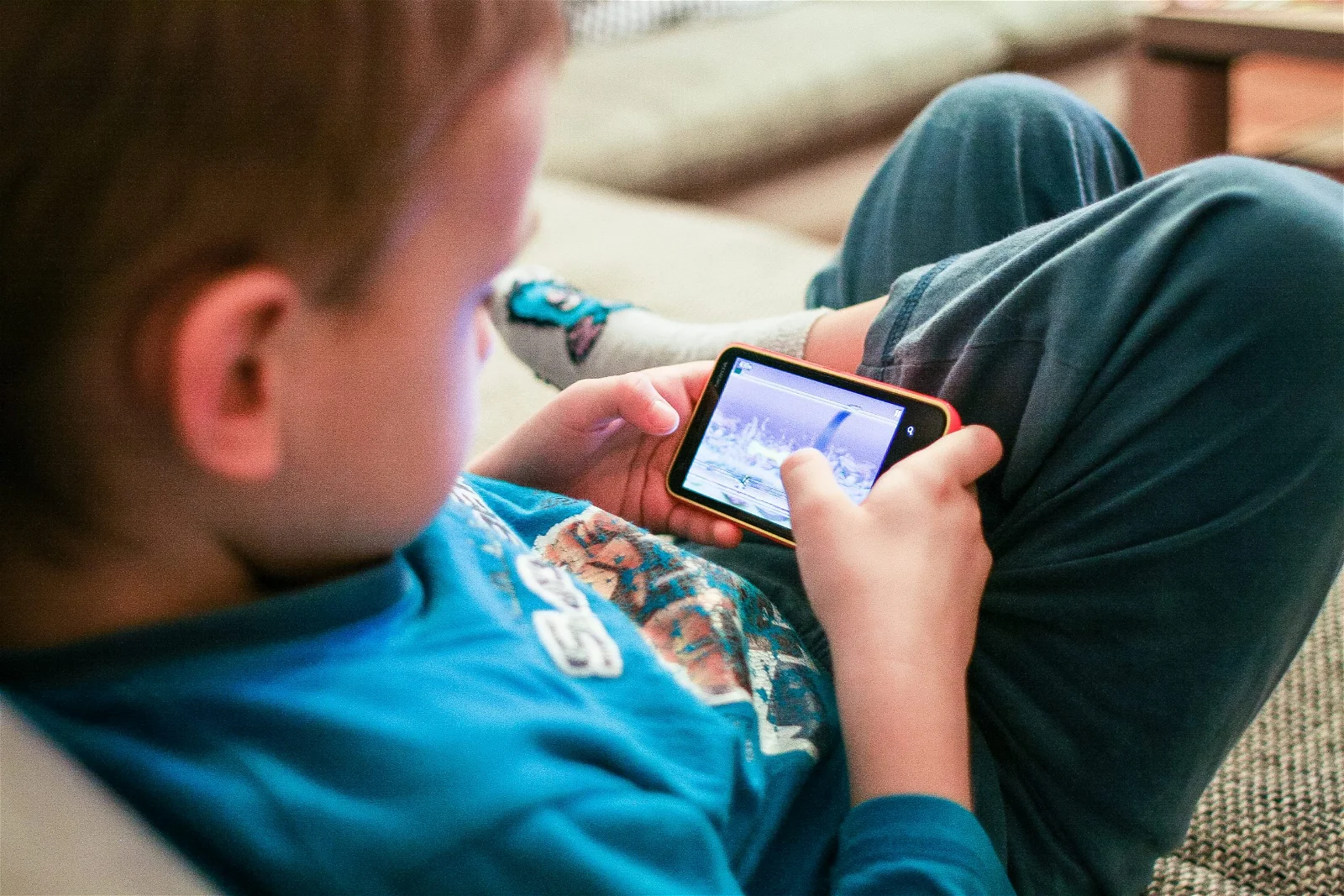 Smartphone e Pc: un decalogo per la “salute digitale” di bambini e ragazzi